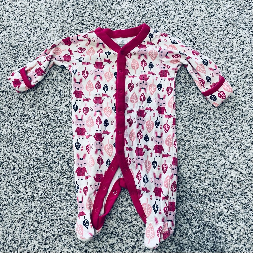 Vintage Old Navy Baby Girl Footed Sleeper Pajama size  0-3 months pink leaf